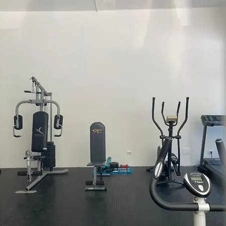 Kosmopolitan 公寓 *